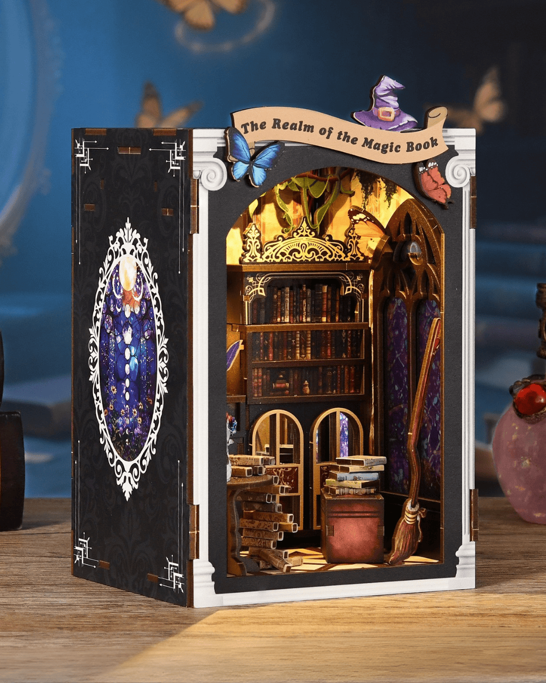 Book Nook The Realm of the Magic Book